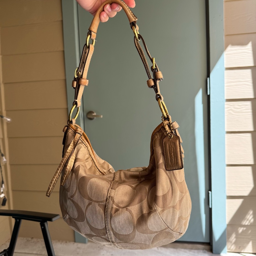 Coach Tan Signature Hobo Shoulder Bag 08’